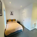 Luxury Double & Single Rooms With En-Suite Private Bathroom In City Centre Stoke On Trent