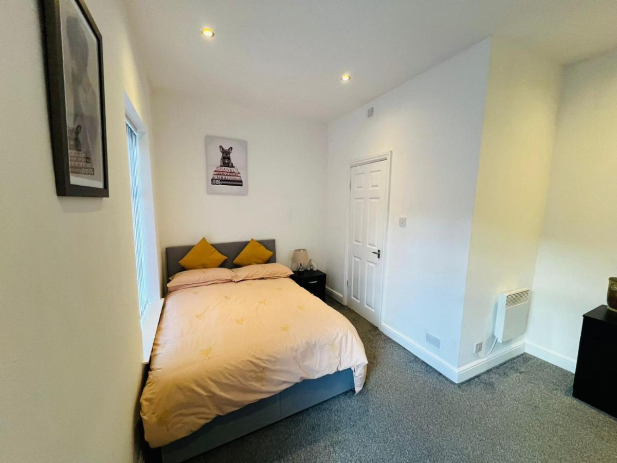 Guest house Luxury Double & Single With En-suite Private Bathroom In Centre On Trent Stoke-on-Trent