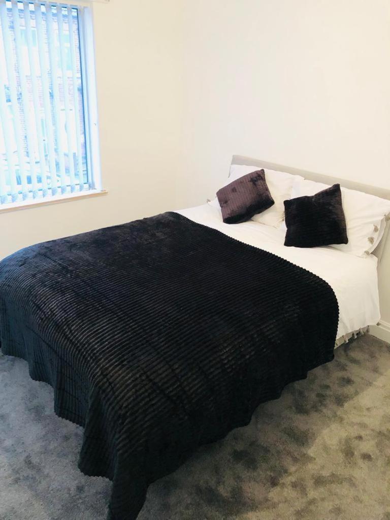Guest house Luxury Double & Single With En-suite Private Bathroom In Centre On Trent
